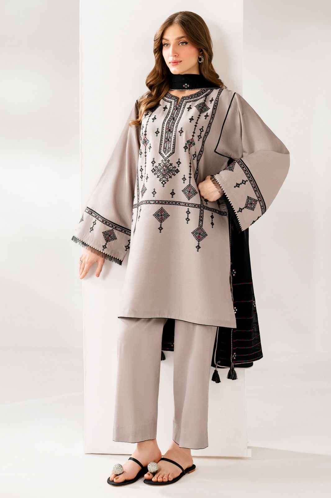 3 Piece Unstiched Embroidery Dhanak