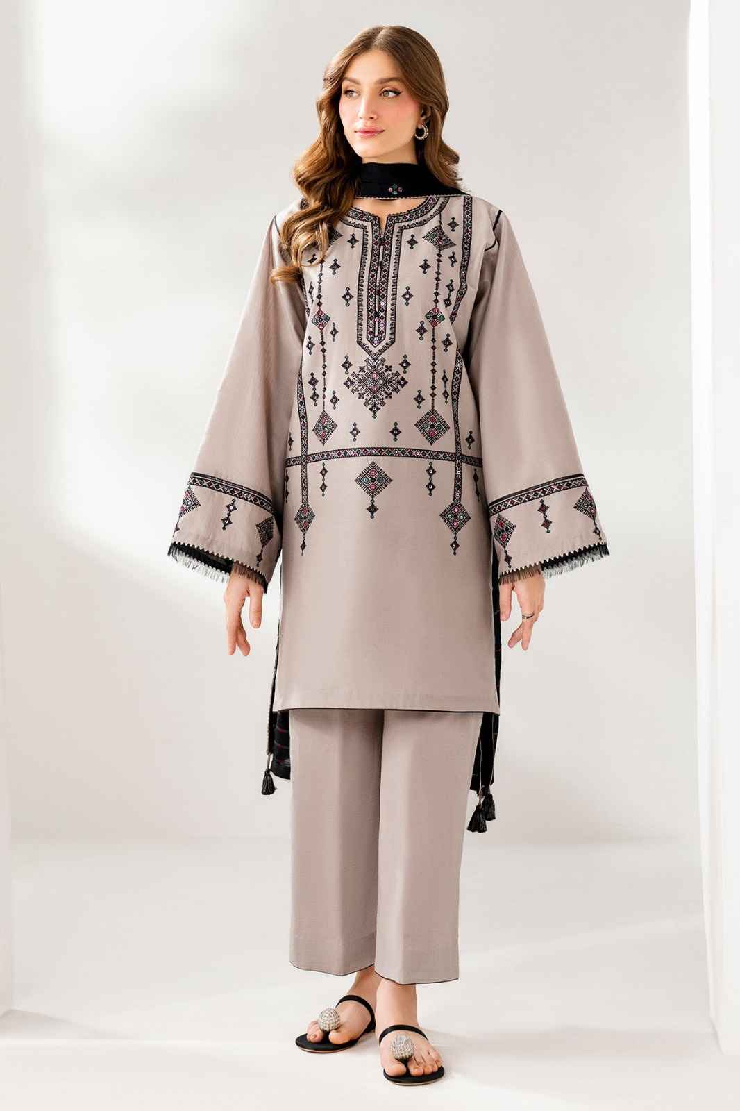 3 Piece Unstiched Embroidery Dhanak